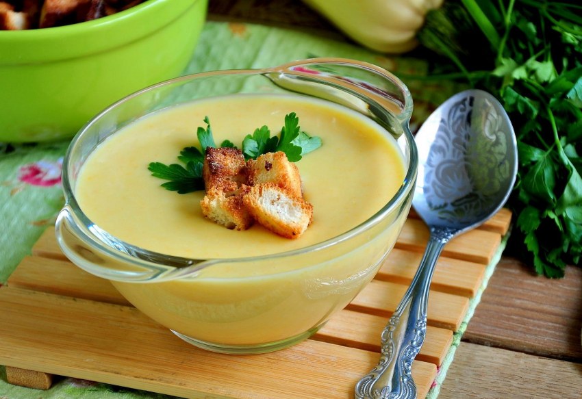 Суп-пюре из цуккини с моцареллой