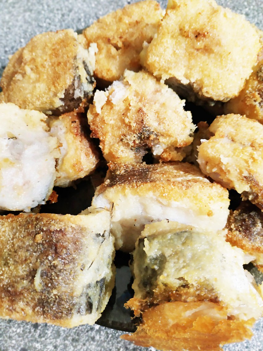 Жареная рыба кусочками