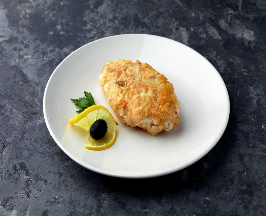 Минтай жареный на сковороде в муке