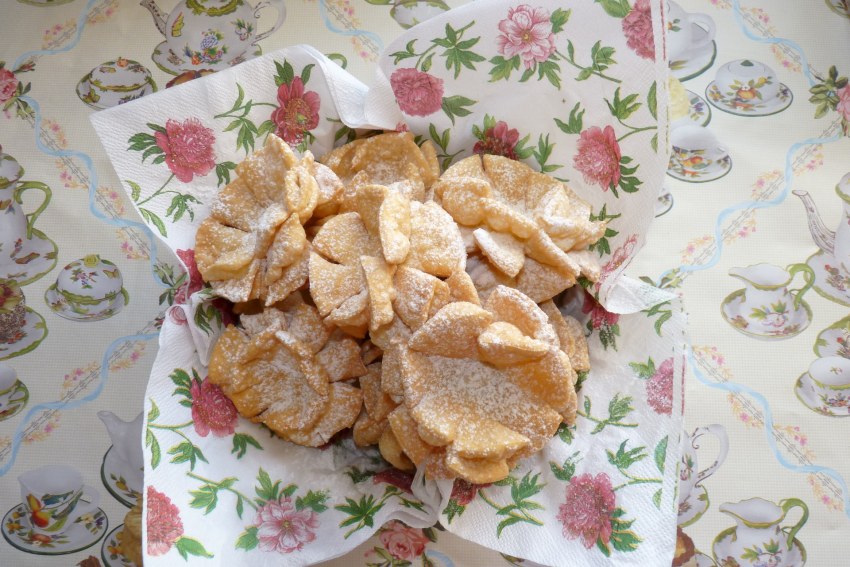 Хворост кружевной