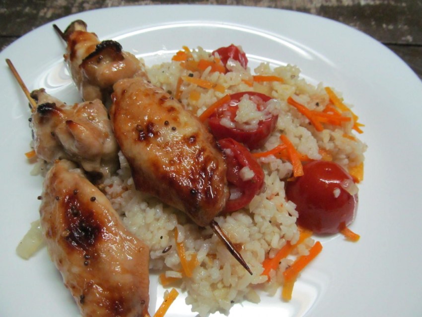 Куриные крылышки с рисом