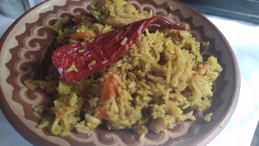 Вишневый плов с курицей