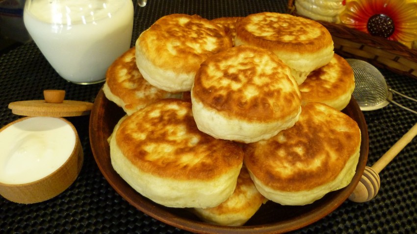 Оладушки на кефире с творогом пышные