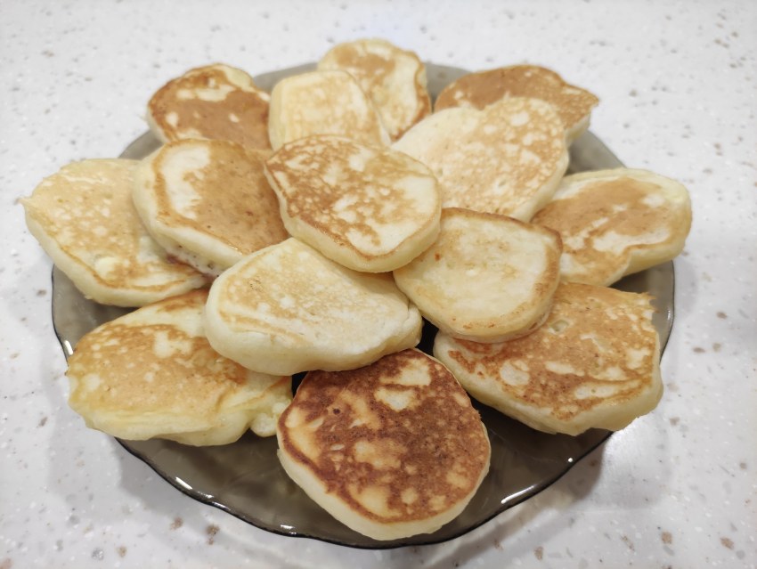 Творожные оладьи на кефире пышные