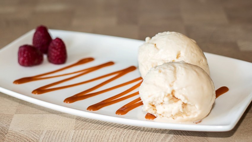 Мороженое с черникой