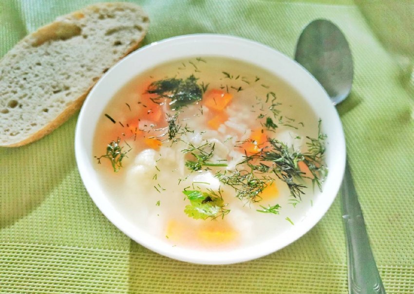 Вкусный суп на курином бульоне