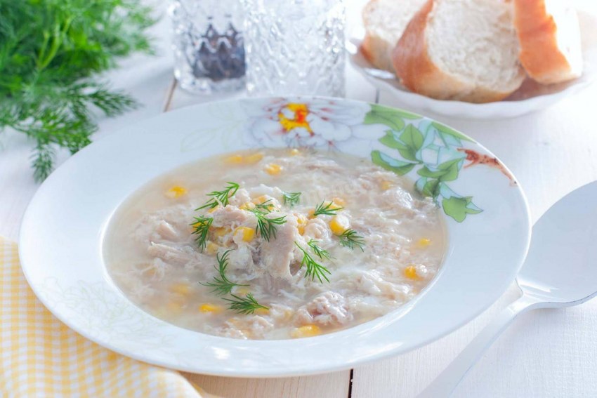 Диетический рисовый суп с куриной ветчиной