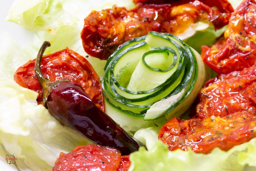 Цукини с каперсами и вялеными томатами