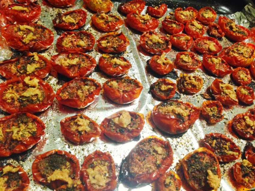 Бутер с вялеными помидорами