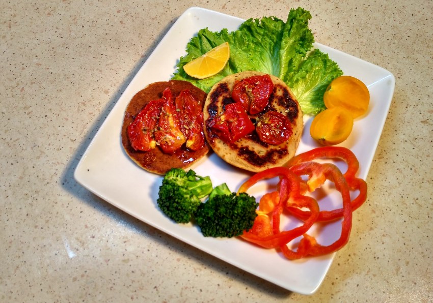 Брускетта с грибами и помидорами