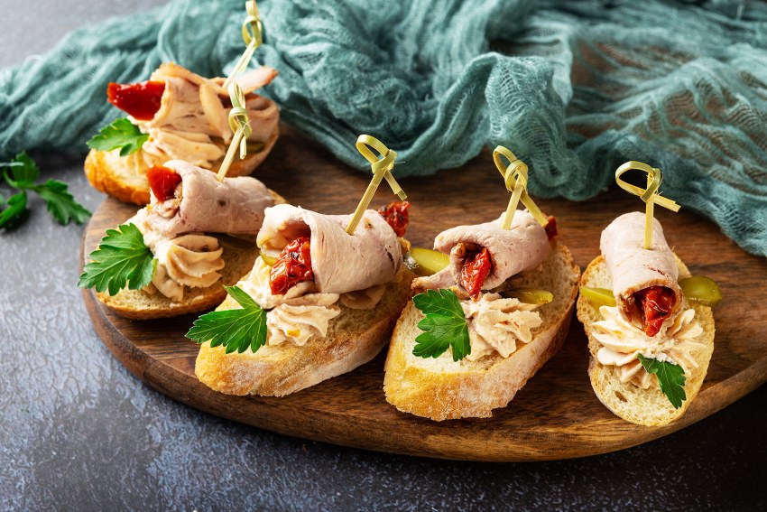 Бутерброды из засушенных помидор