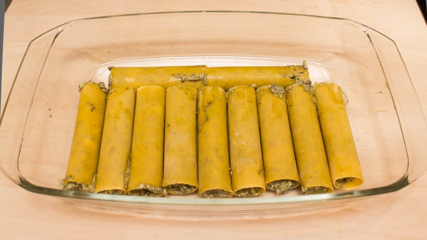 Стожки со слоеным тестом и фаршем