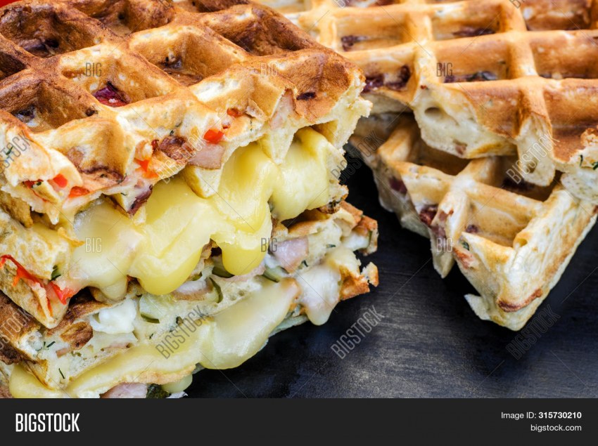 Вафли с сырным соусом