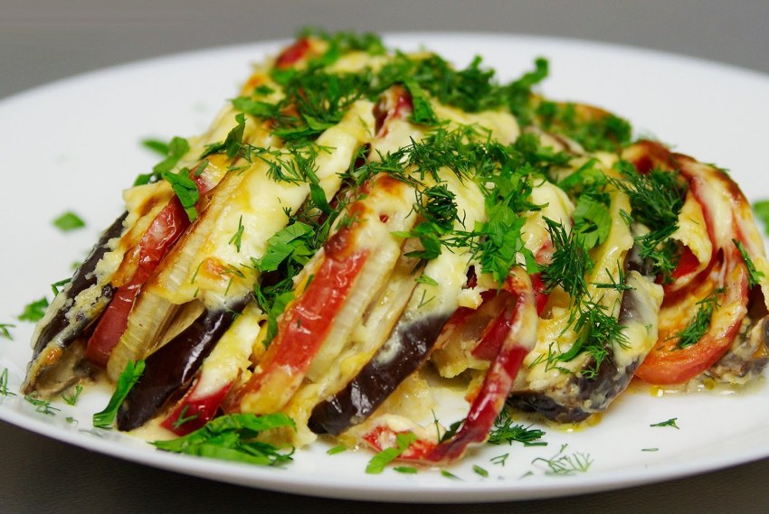 Свинина запеченная с баклажанами