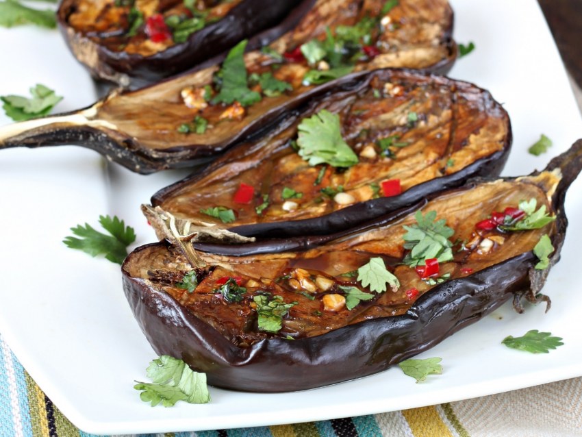 Закуска из жареных баклажанов