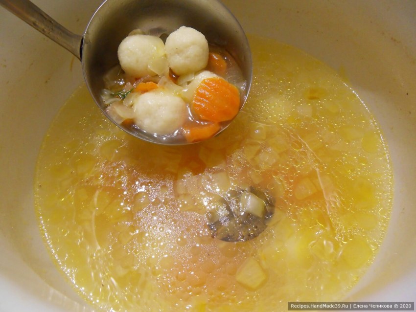 Клецки с соусом