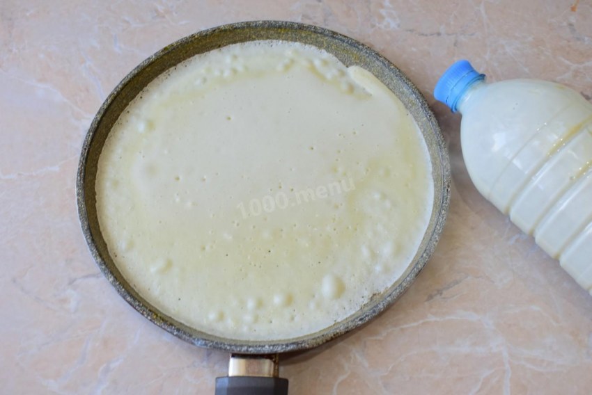 Эмалированный бак с манной кашей