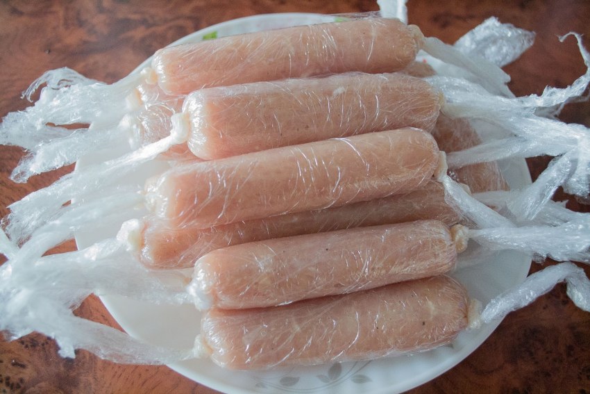 Окраина сосиски из куриных грудок