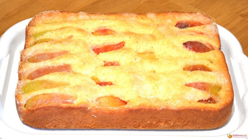 Пирог с фруктами из дрожжевого теста