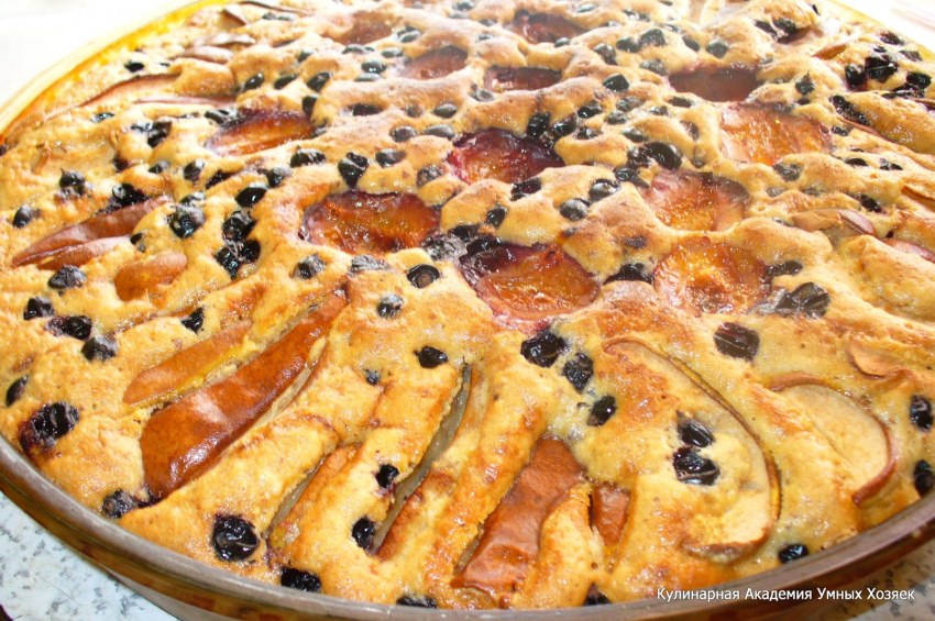 Пирог с творогом и ягодами