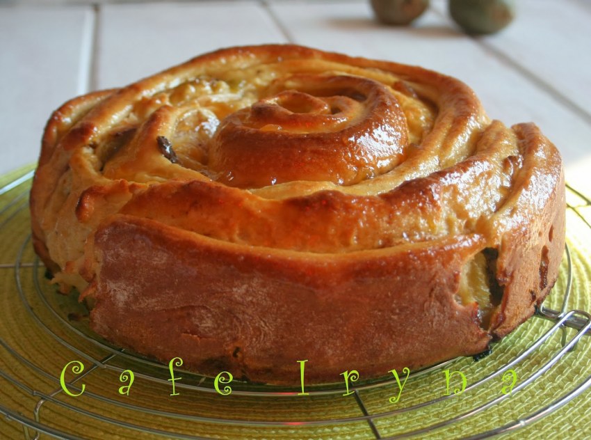 Пироги из дрожжевого теста с яблоками и киви