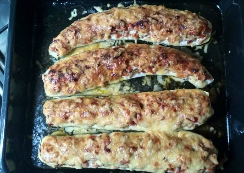 Кабачок с куриной грудкой в духовке