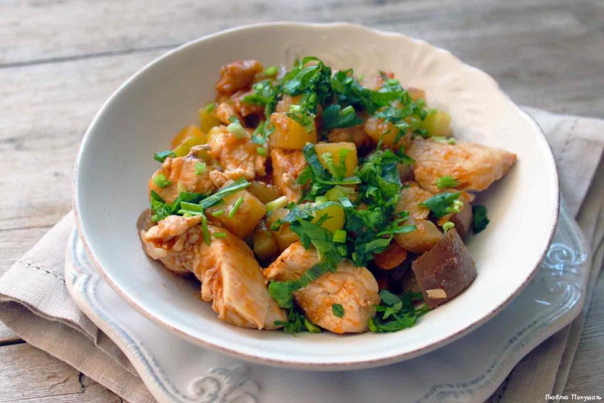 Курица тушеная с овощами