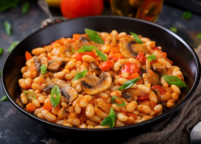 Тушеная белая фасоль