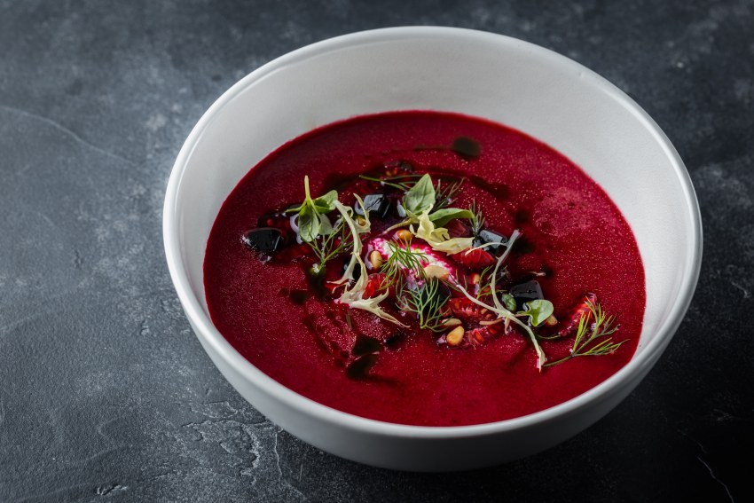 Сосиска в пюре с свеклой