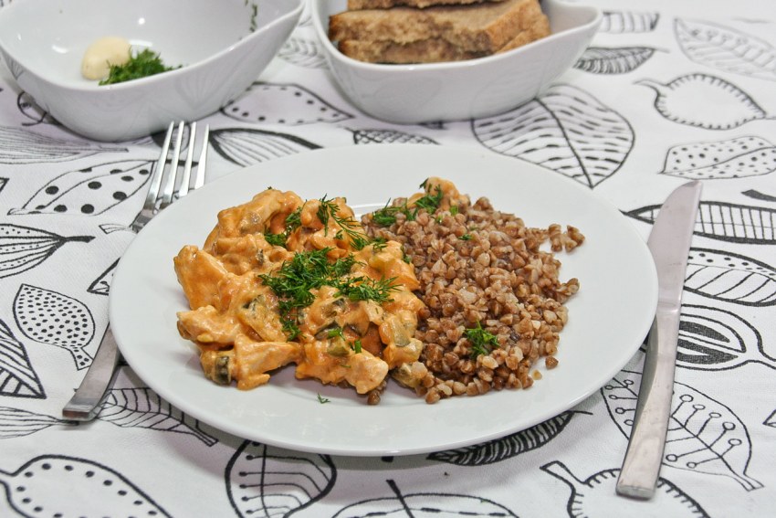 Гуляш с гречкой