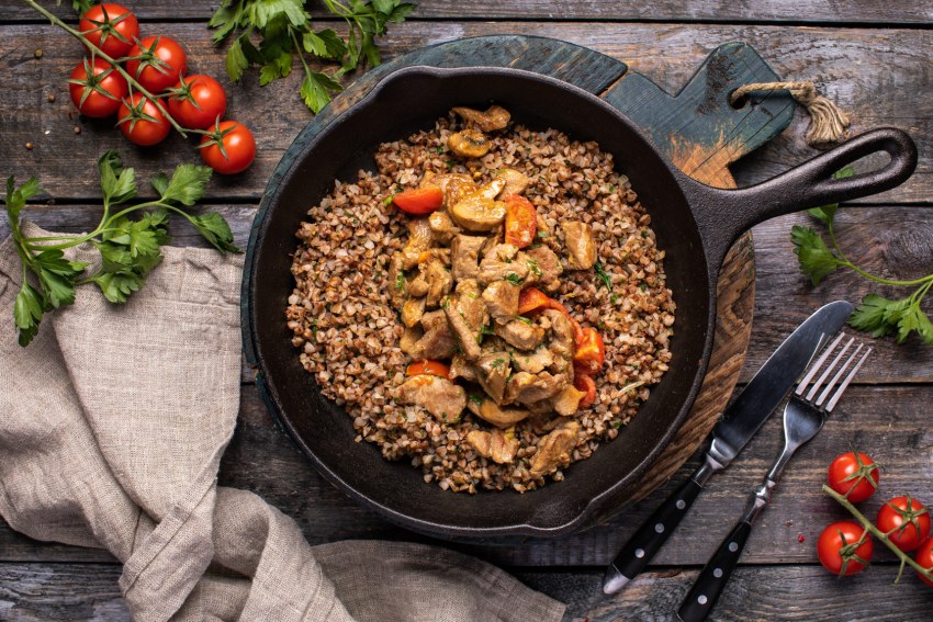 Гречка по-купечески со свининой