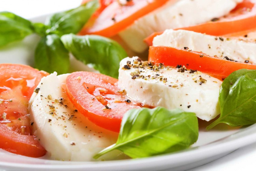 Томато Капрезе с моцареллой