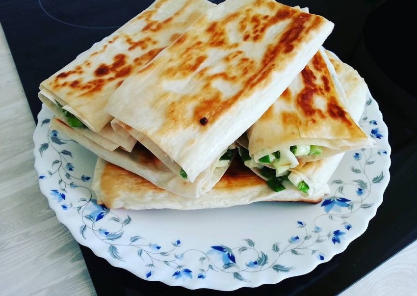 Лаваш с сыром и зеленью