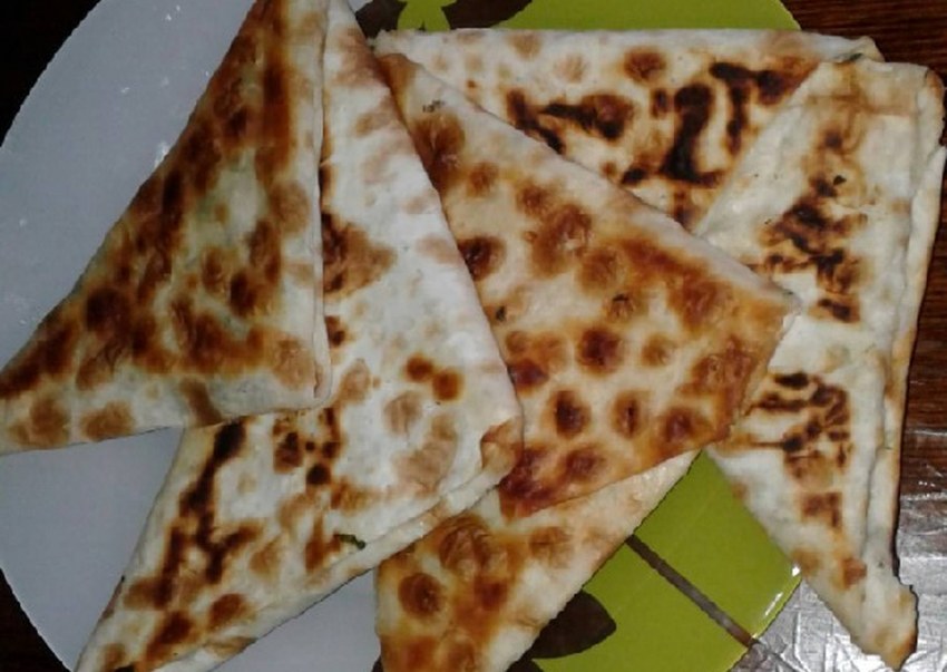 Лаваш с сулугуни и зеленью