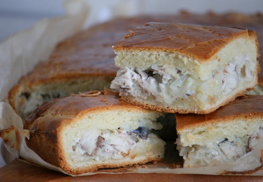 Пирог с консервами сайра