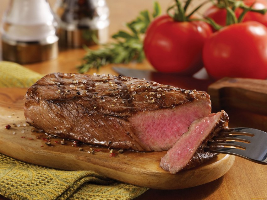 Томленый стейк из говядины в духовке