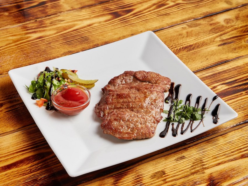 Свиная отбивная с картофелем