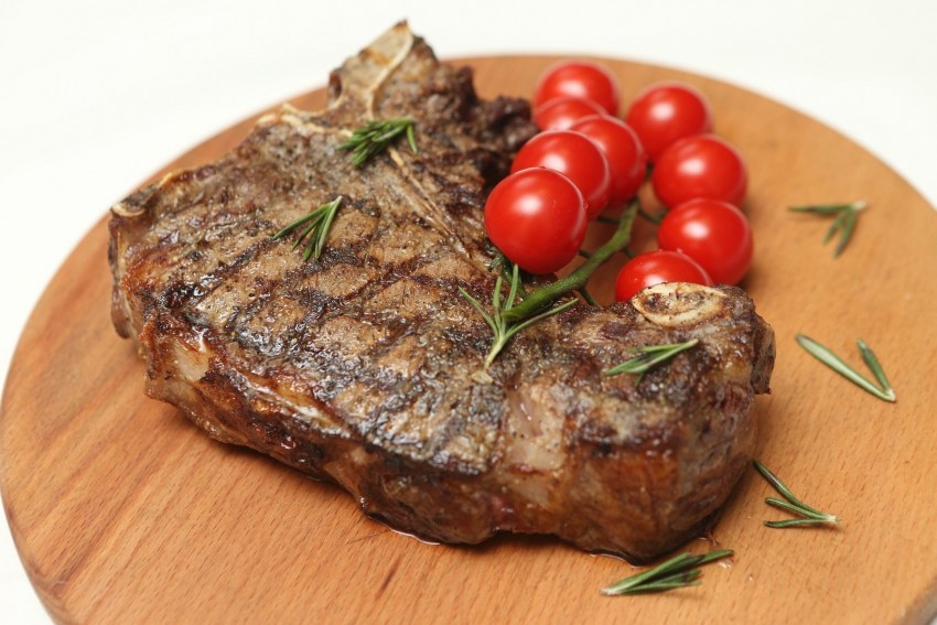 Говядина в духовке сочная