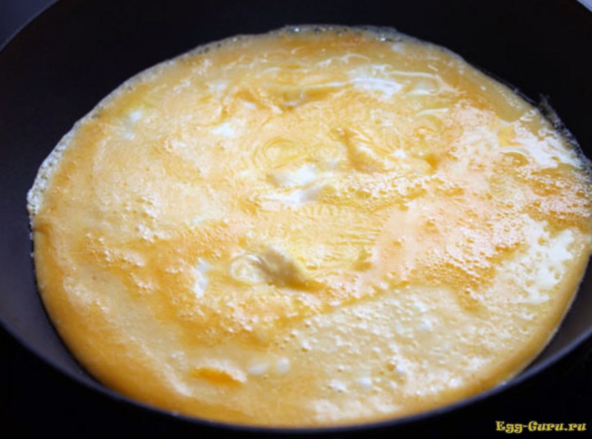 Взбитые яйца для омлета