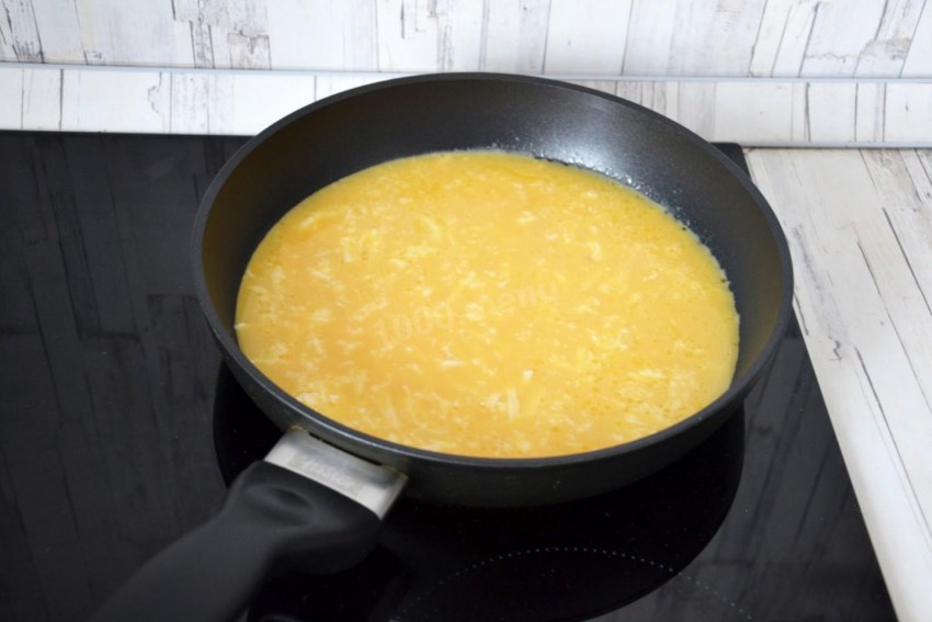 Омлет на сковороде