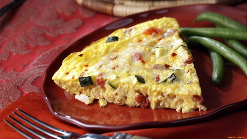 Омлет на сковороде с молоком