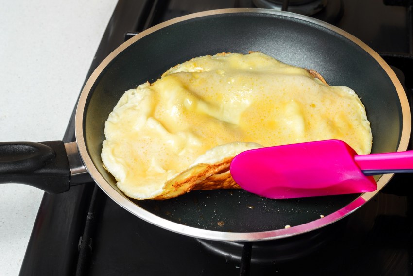 Омлет на сковороде пошагово