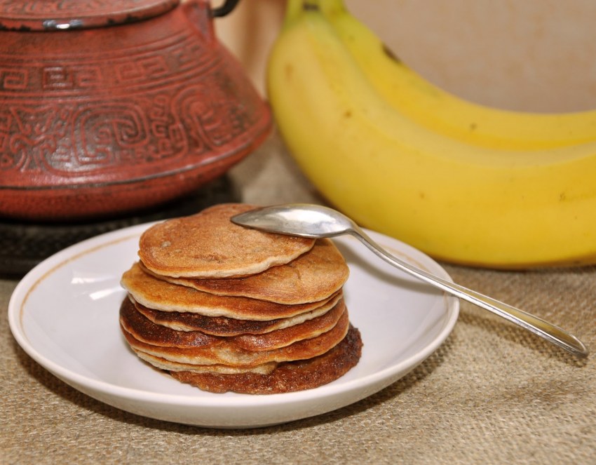 Банановые блинчики на сковороде