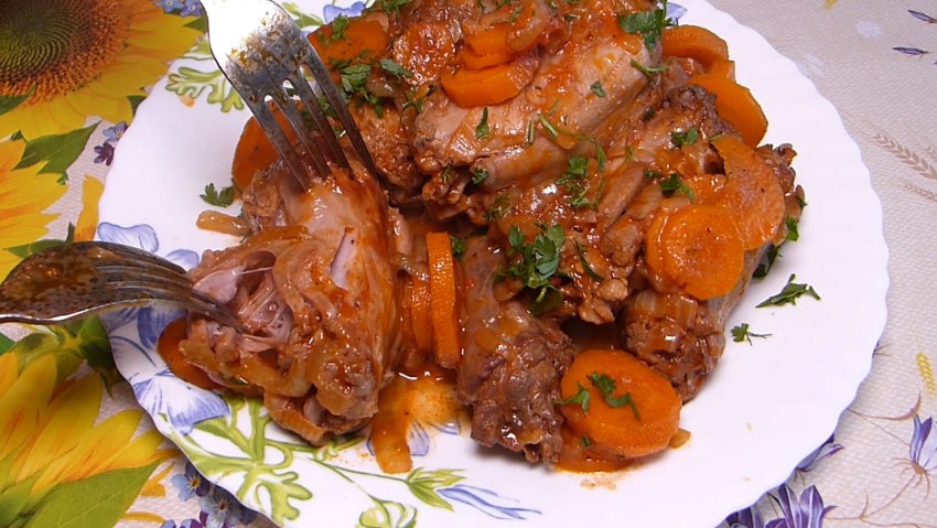 Печень куриная тушеная