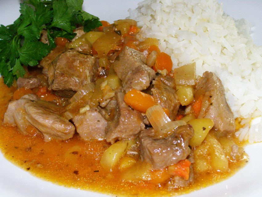 Жаркое в горшочке с индейкой