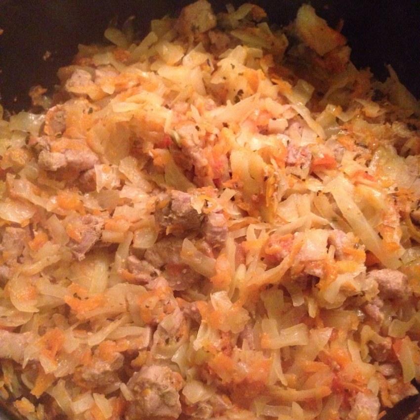 Тушеная капуста с индейкой