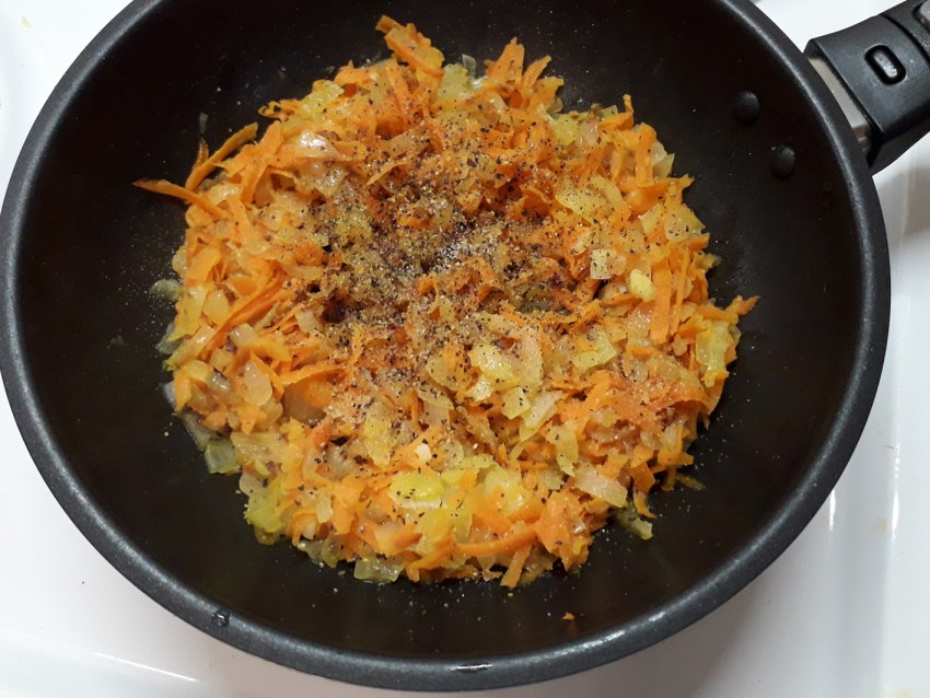 Печенка тушеная в сметане