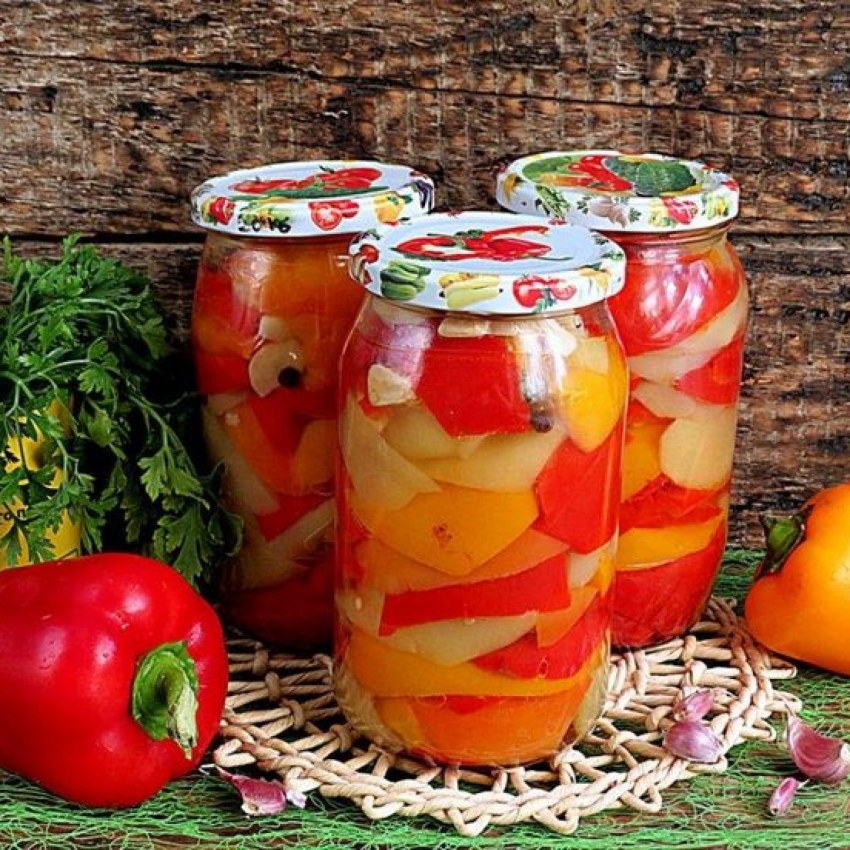 Салат из свежих помидоров с луком