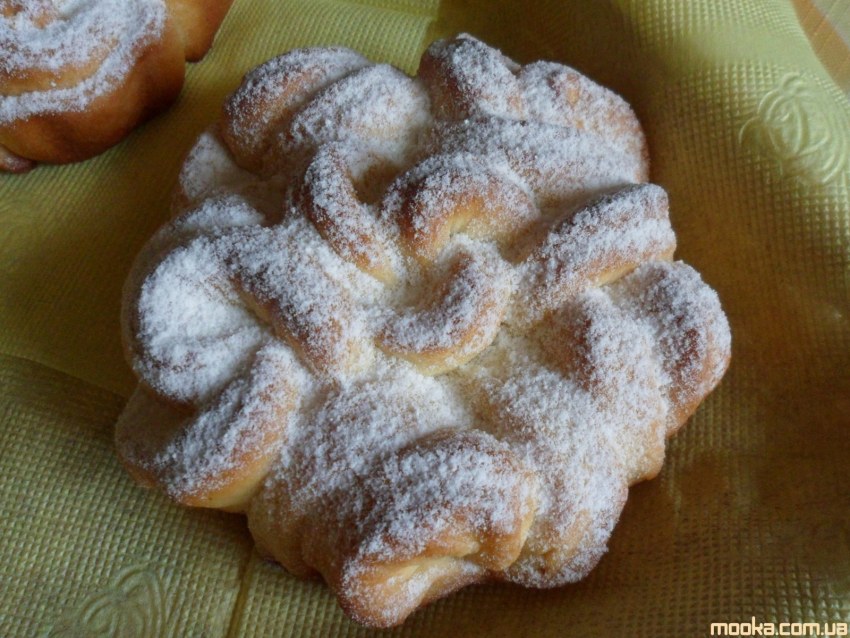 Сдобные булочки с творогом