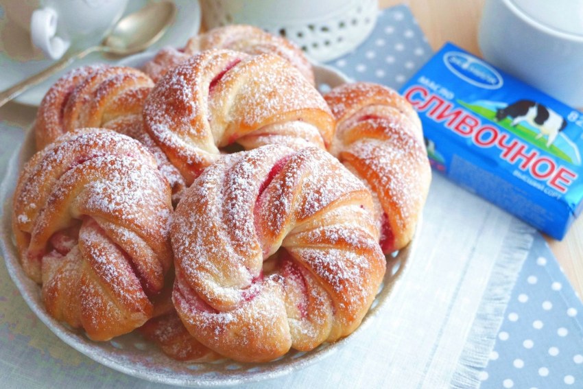 Кружевные булочки из дрожжевого